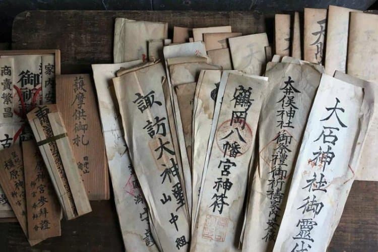 Bir tılsım kağıdınız (üzerine yazılan şeye dönüşür) olsa onu ne için kullanırdınız?