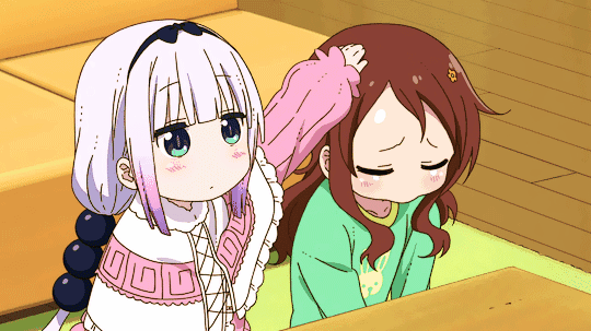 Ağlayan birisinin ağlamasını dindirmek için ne yapmanız daha muhtemel?