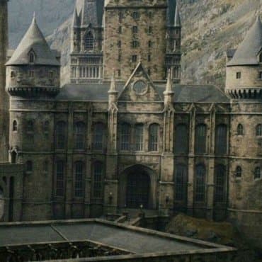 Hogwarts Cadılık ve Büyücülük Okulu (İskoçya)